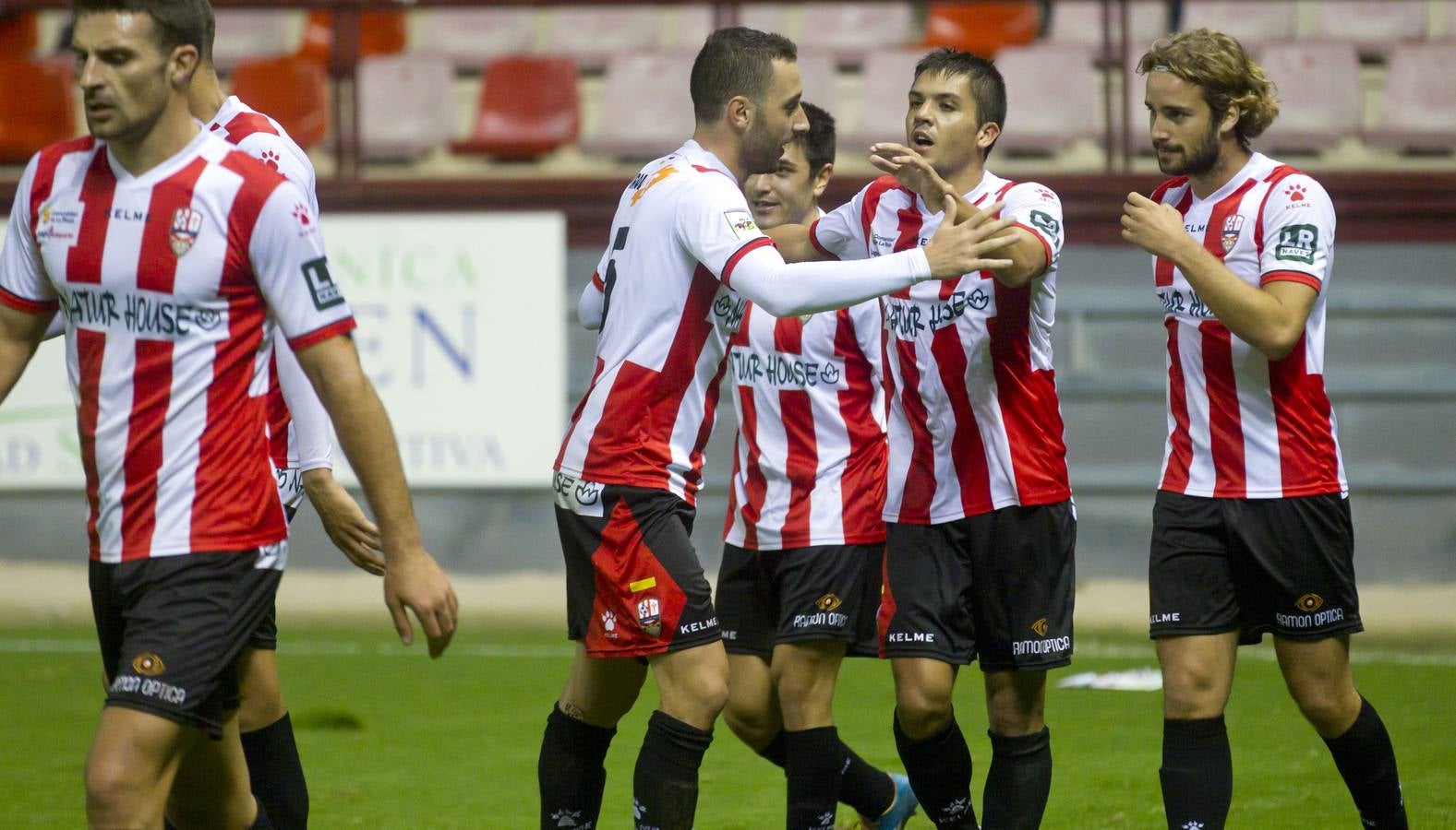 El partido UDL-Sestao: emoción entre el público y los gestos del equipo riojano