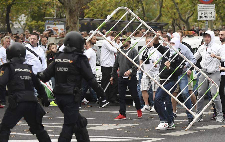 Los aficionados del Legia provocan el caos en Madrid