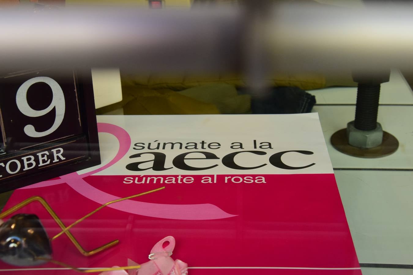 Logroño, su comercio y los ciudadanos se vuelcan con el Día del Cáncer de Mama