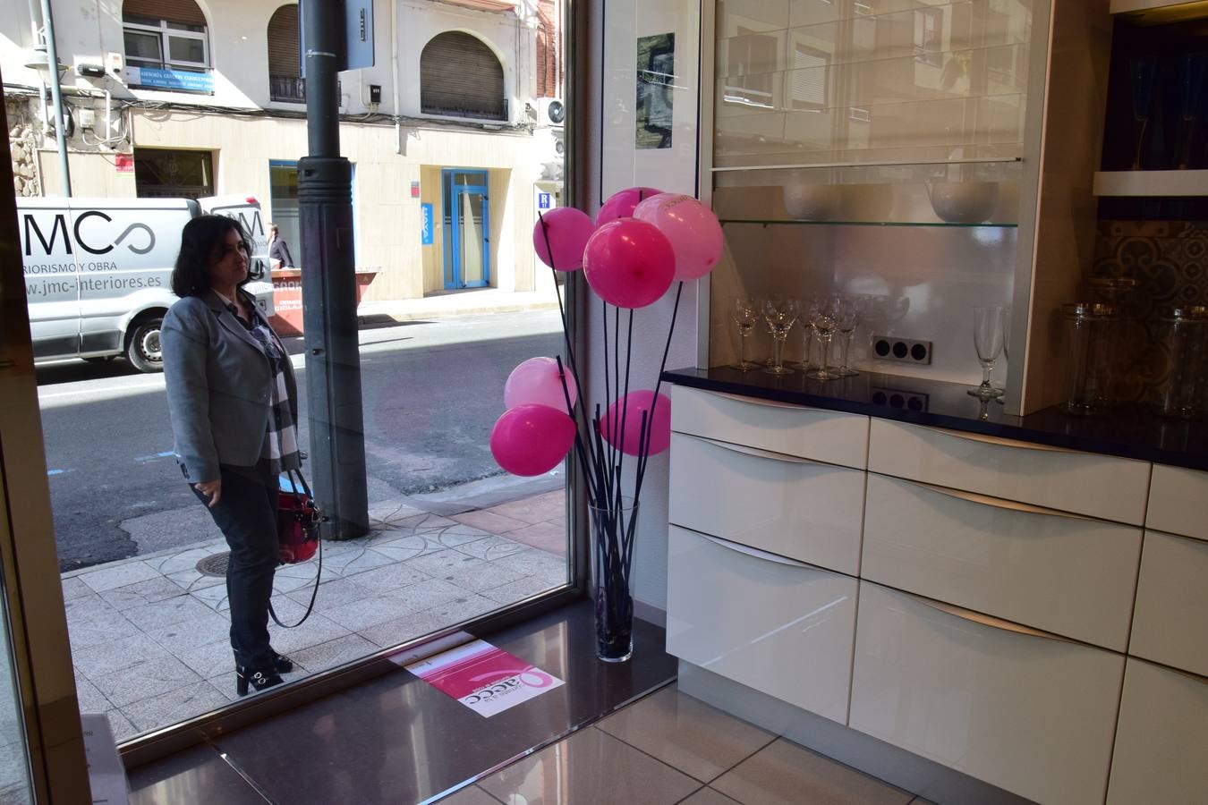 Logroño, su comercio y los ciudadanos se vuelcan con el Día del Cáncer de Mama