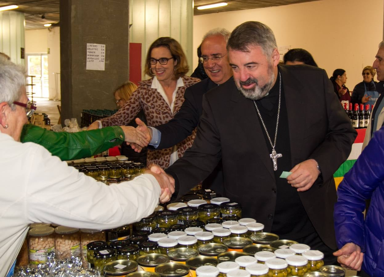 El rastrillo a beneficio de Cáritas reúne 17 expositores y 40 voluntarios