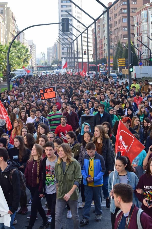 Manifestación de estudiantes en Logroño contra las reválidas y la LOMCE