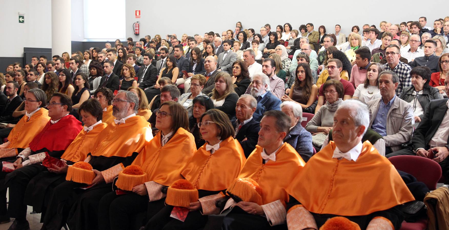 Día de graduación en la Facultad de Ciencias Empresariales de la UR