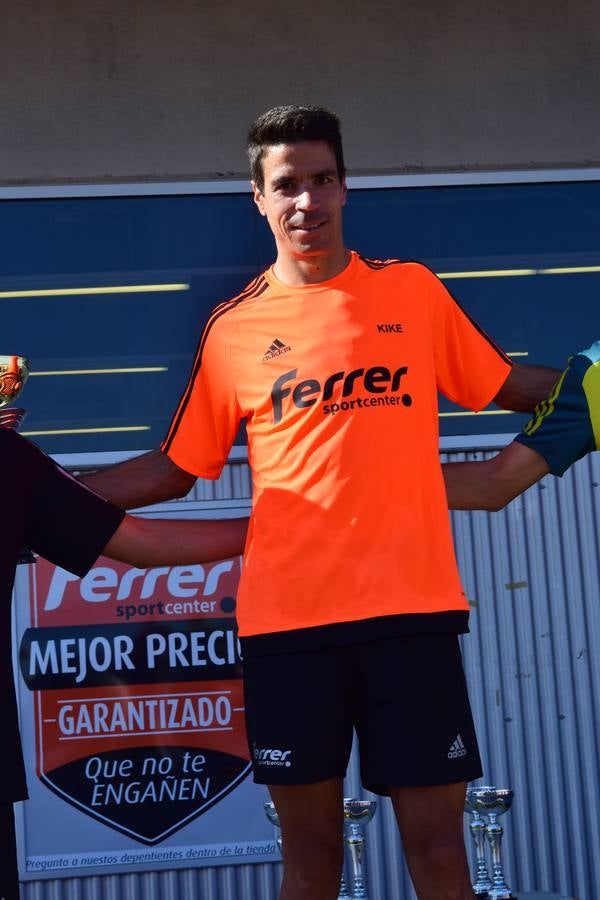 Los trofeos de la V Carrera Popular Ferrer Sport Center y la prueba infantil &#039;¡Por mi colegio!&#039;