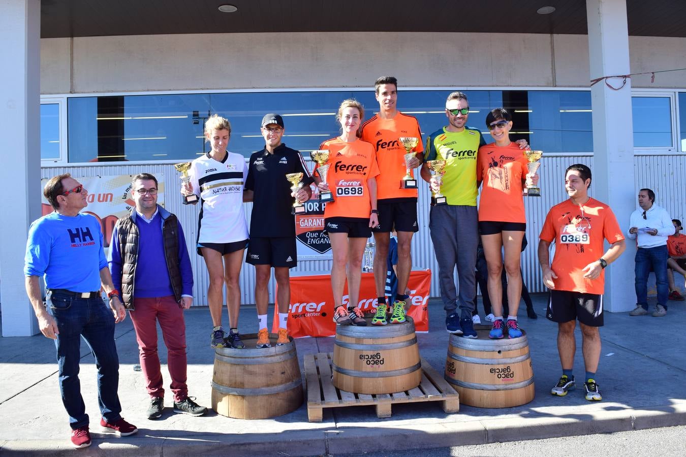 Los trofeos de la V Carrera Popular Ferrer Sport Center y la prueba infantil &#039;¡Por mi colegio!&#039;