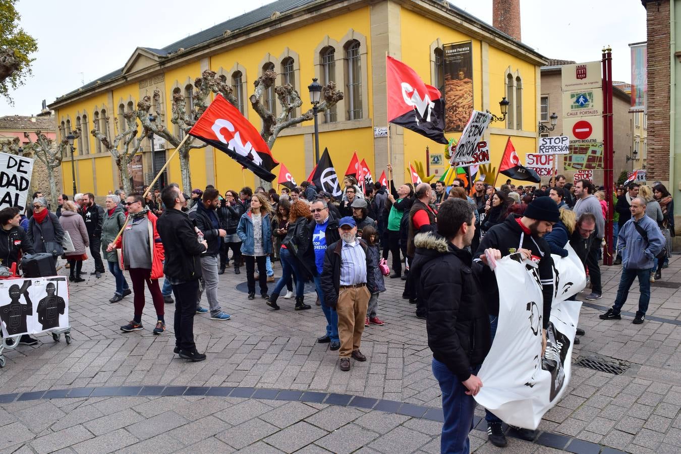 Unas 300 personas se manifiestan por el fin del proceso de los detenidos en el 14N