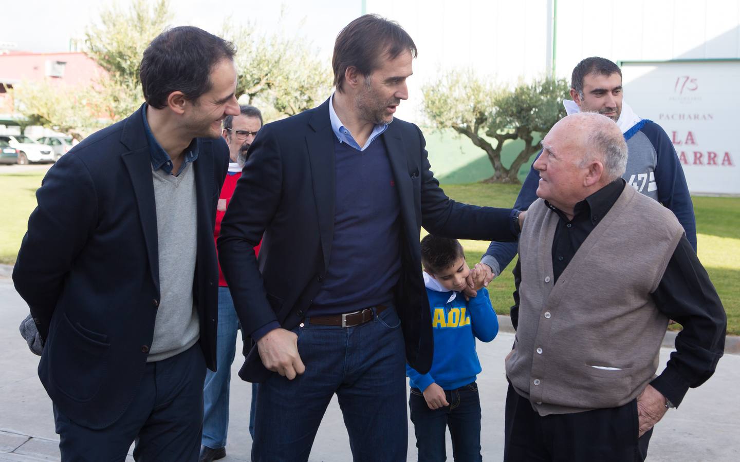 Julen Lopetegui recibe las &quot;llaves de oro del chamizo&quot; de la Peña Logroño