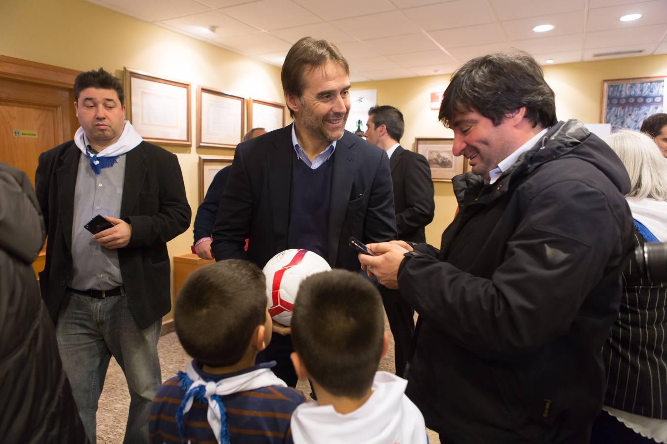 Julen Lopetegui recibe las &quot;llaves de oro del chamizo&quot; de la Peña Logroño