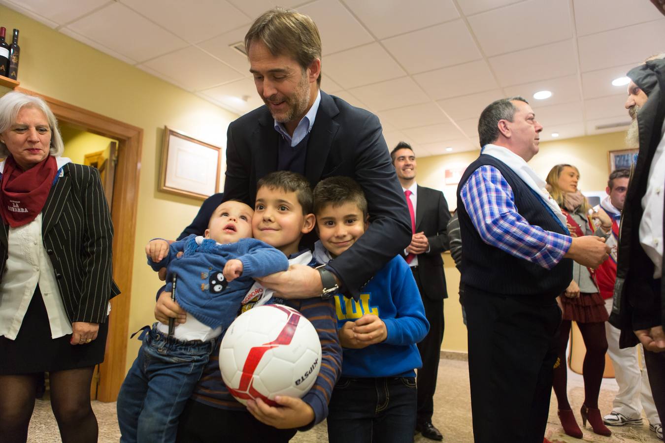Julen Lopetegui recibe las &quot;llaves de oro del chamizo&quot; de la Peña Logroño
