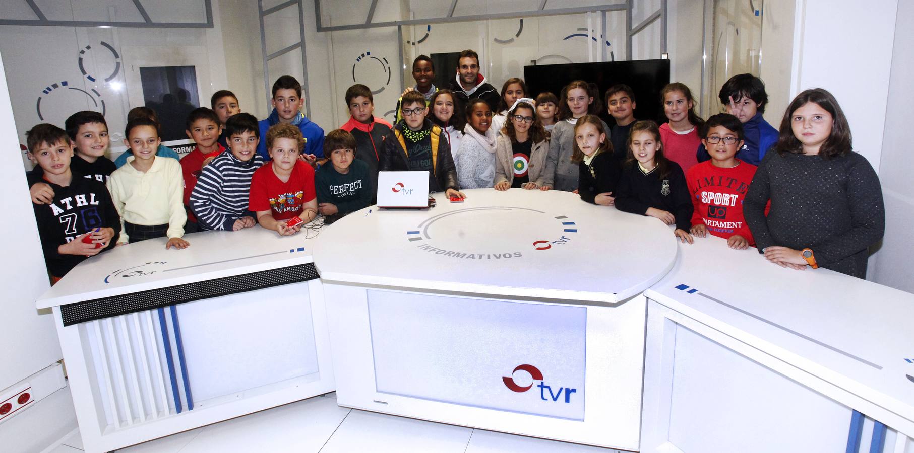 Los alumnos de 5º de Primaria del Colegio Salesianos Domingo Savio de Logroño visitan la multimedia de Diario LA RIOJA