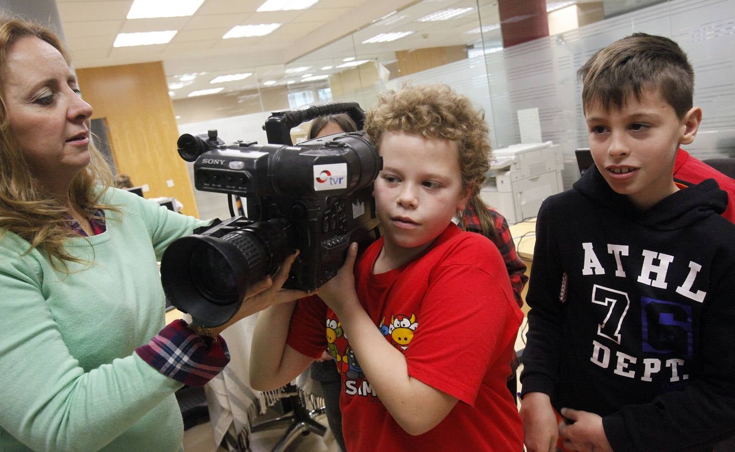 Los alumnos de 5º de Primaria del Colegio Salesianos Domingo Savio de Logroño visitan la multimedia de Diario LA RIOJA