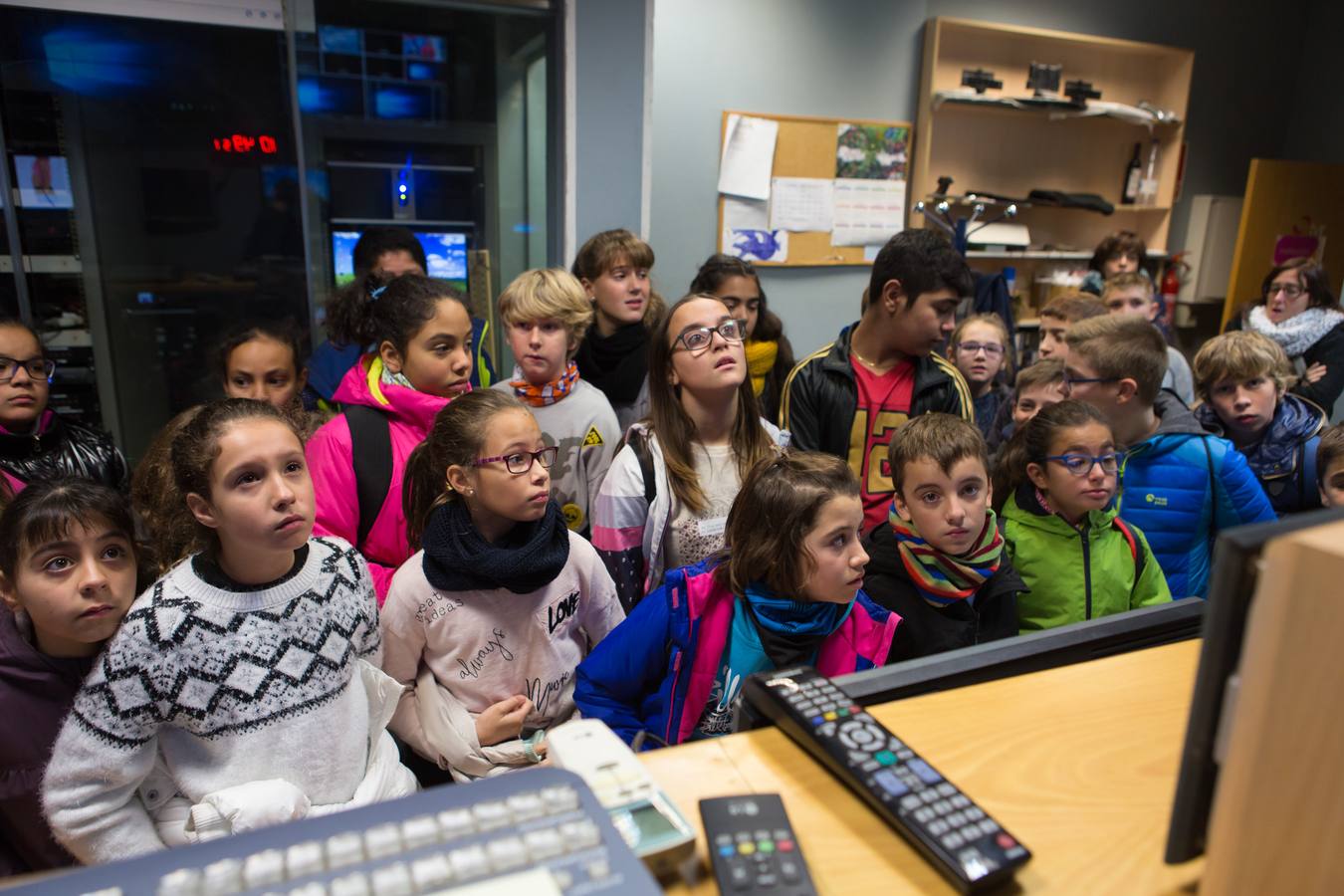 Los alumnos del Cra Moncalvillo de Entrena han visitado la multimedia de Diario LA RIOJA