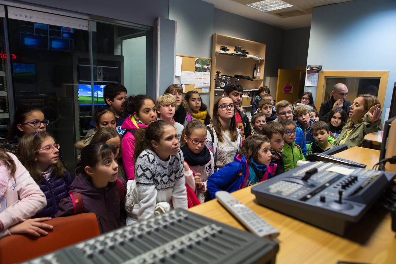 Los alumnos del Cra Moncalvillo de Entrena han visitado la multimedia de Diario LA RIOJA