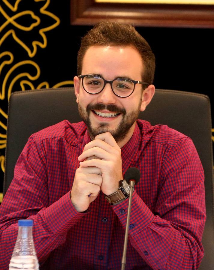 Tensión, gestos y más de una botella de agua en el pleno de Villamediana