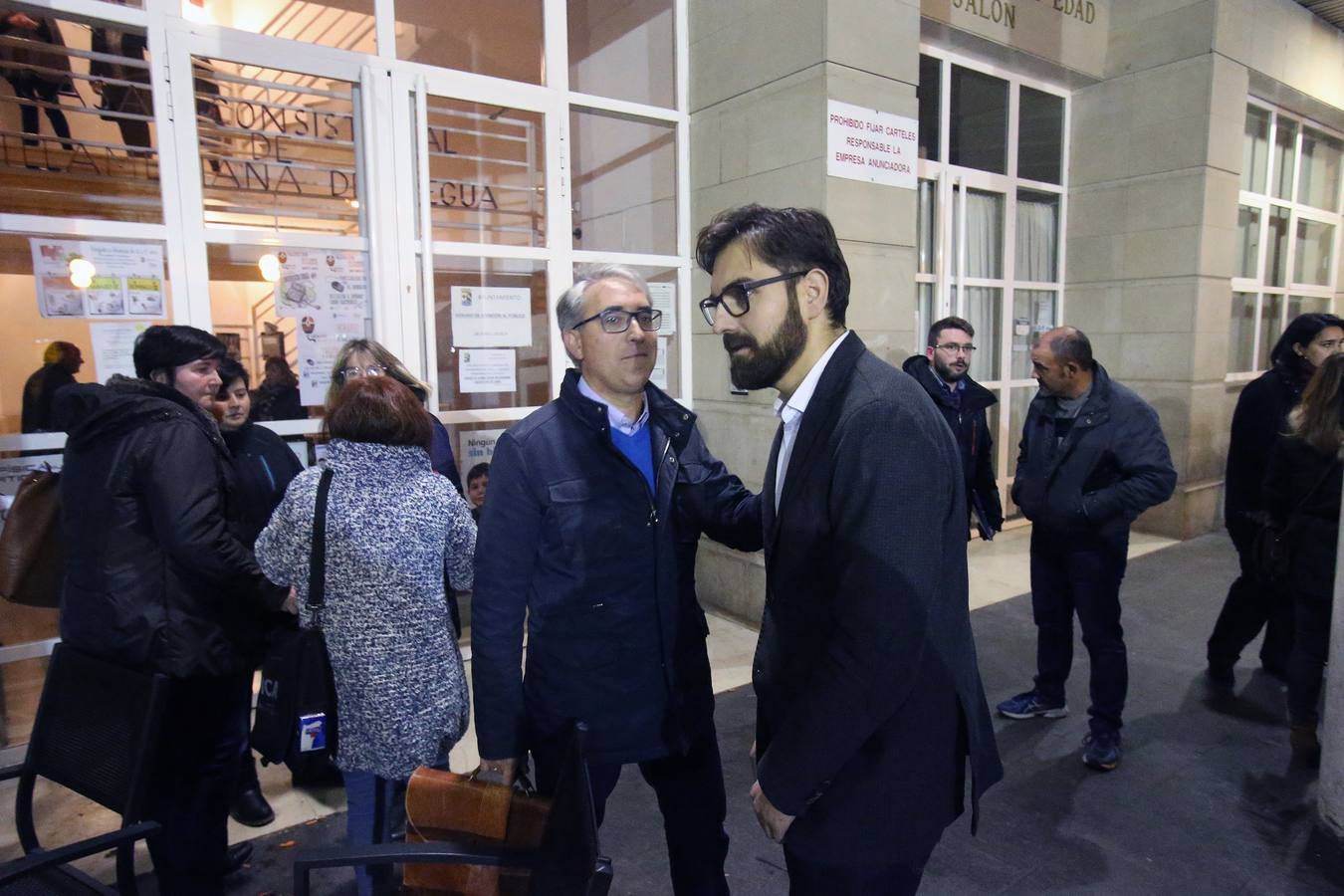 Tensión, gestos y más de una botella de agua en el pleno de Villamediana