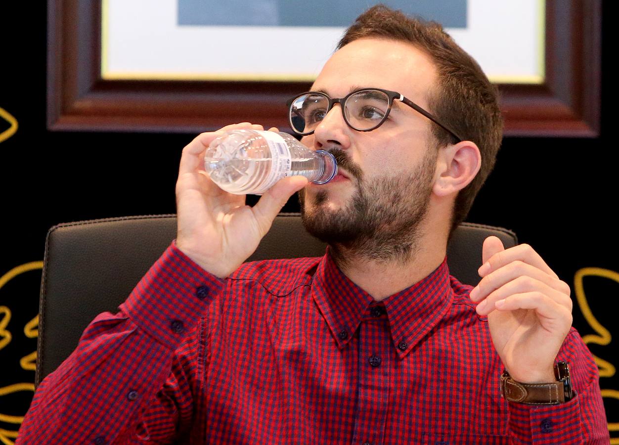 Tensión, gestos y más de una botella de agua en el pleno de Villamediana