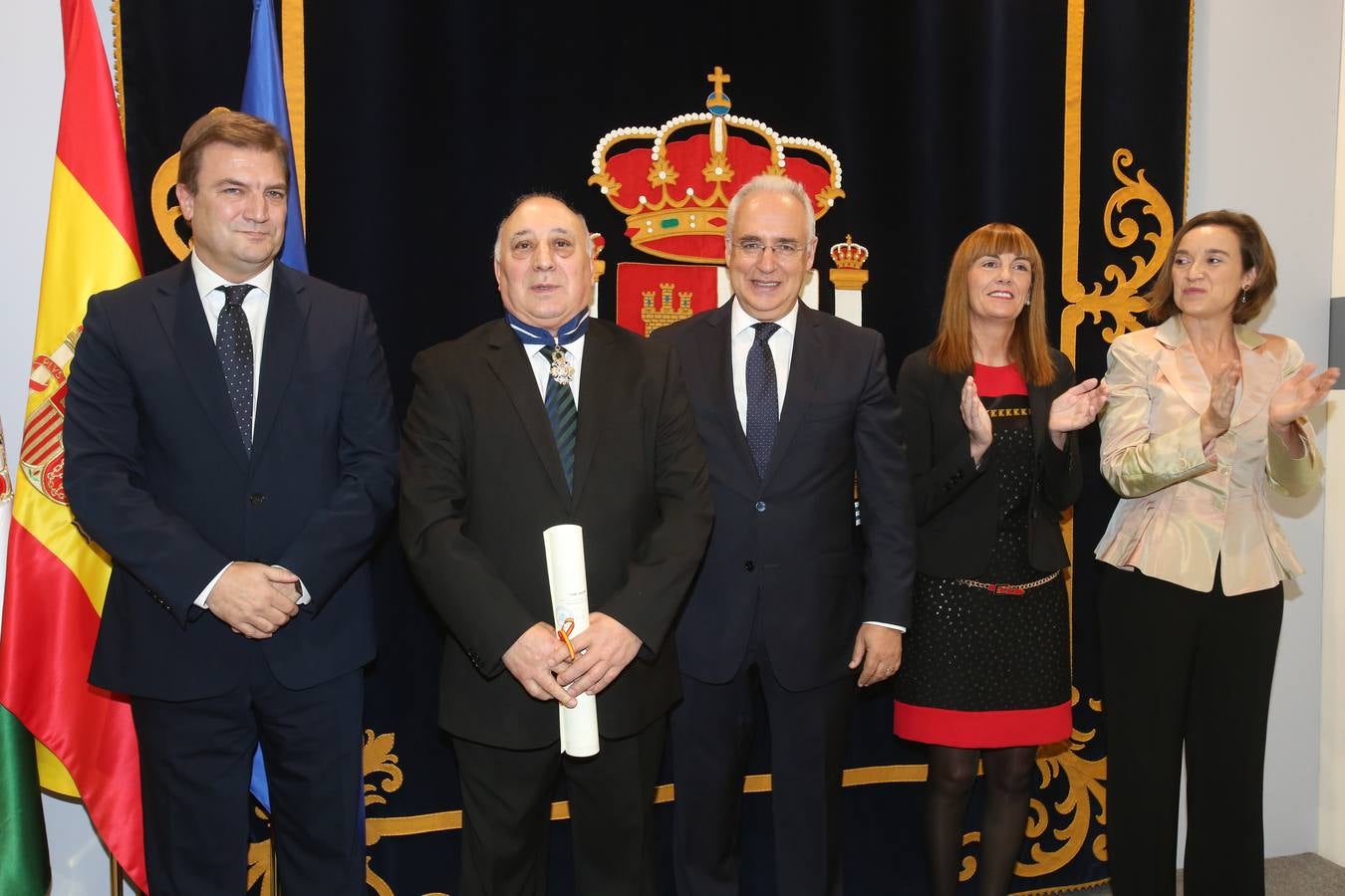 Condecoraciones de la Orden de Isabel la Católica y de la Orden del Mérito Civil