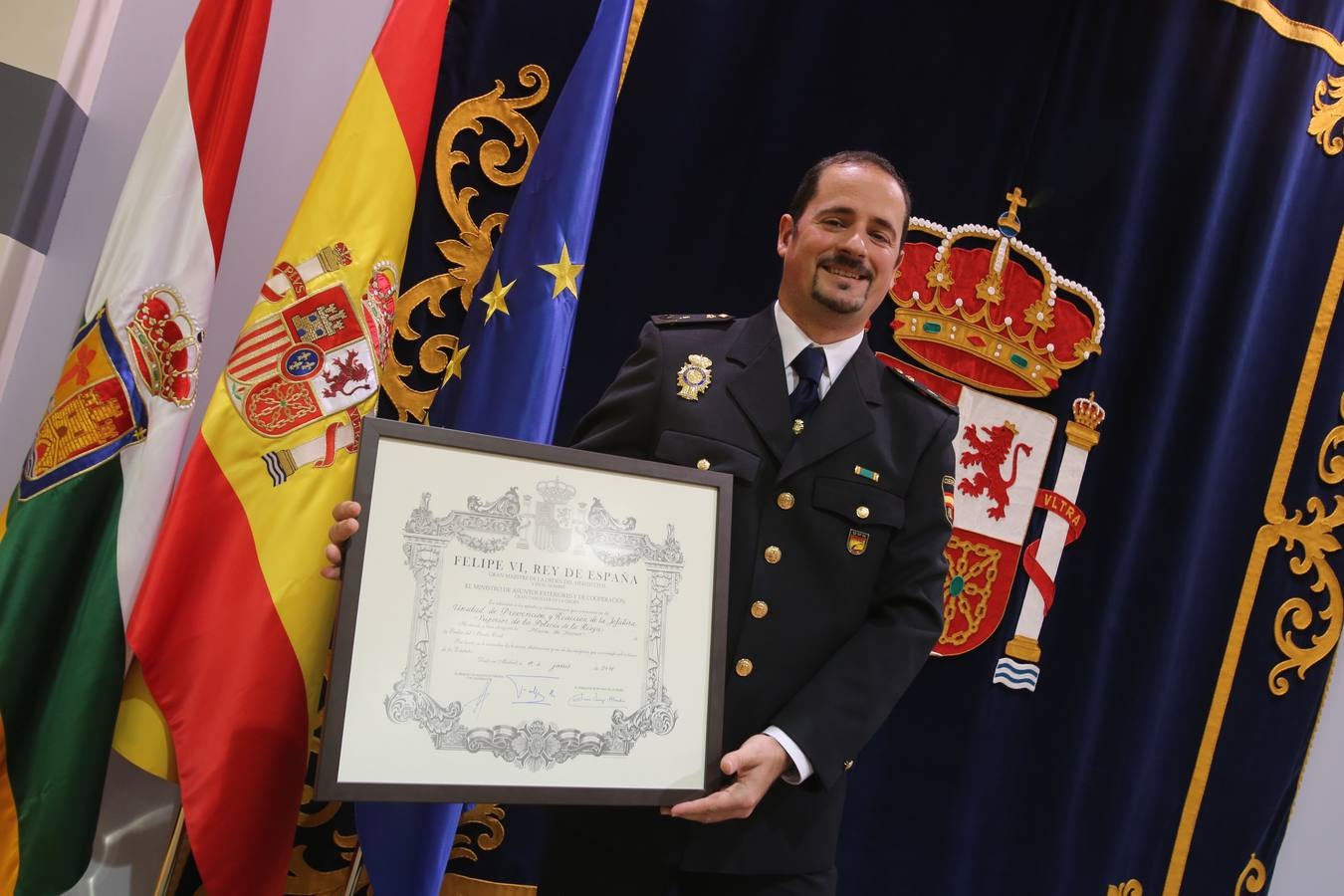 Condecoraciones de la Orden de Isabel la Católica y de la Orden del Mérito Civil