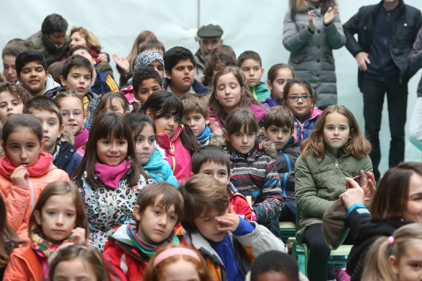 Setecientos alumnos disfrutan en el colegio Las Gaunas de la música de Pablo Sáinz Villegas