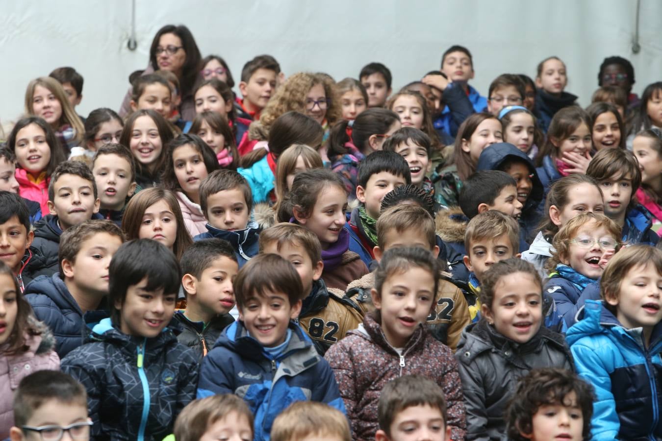 Setecientos alumnos disfrutan en el colegio Las Gaunas de la música de Pablo Sáinz Villegas