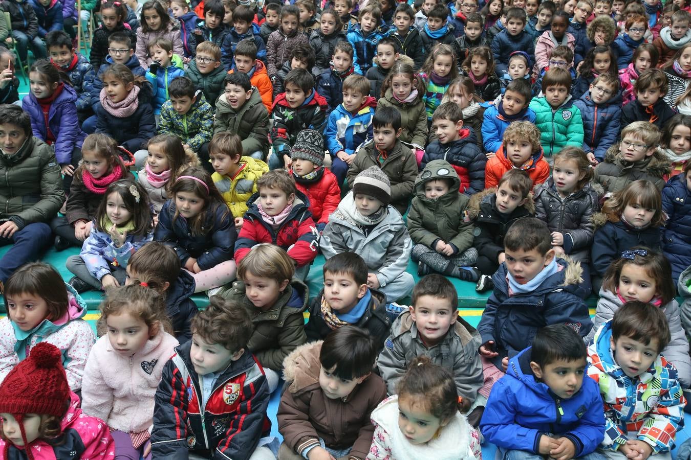 Setecientos alumnos disfrutan en el colegio Las Gaunas de la música de Pablo Sáinz Villegas