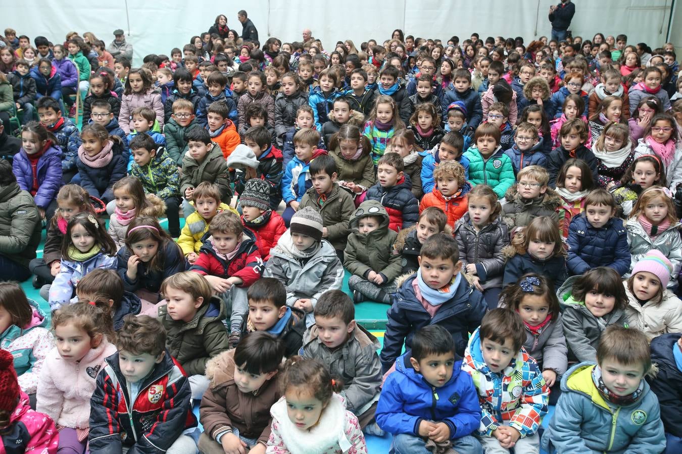 Setecientos alumnos disfrutan en el colegio Las Gaunas de la música de Pablo Sáinz Villegas