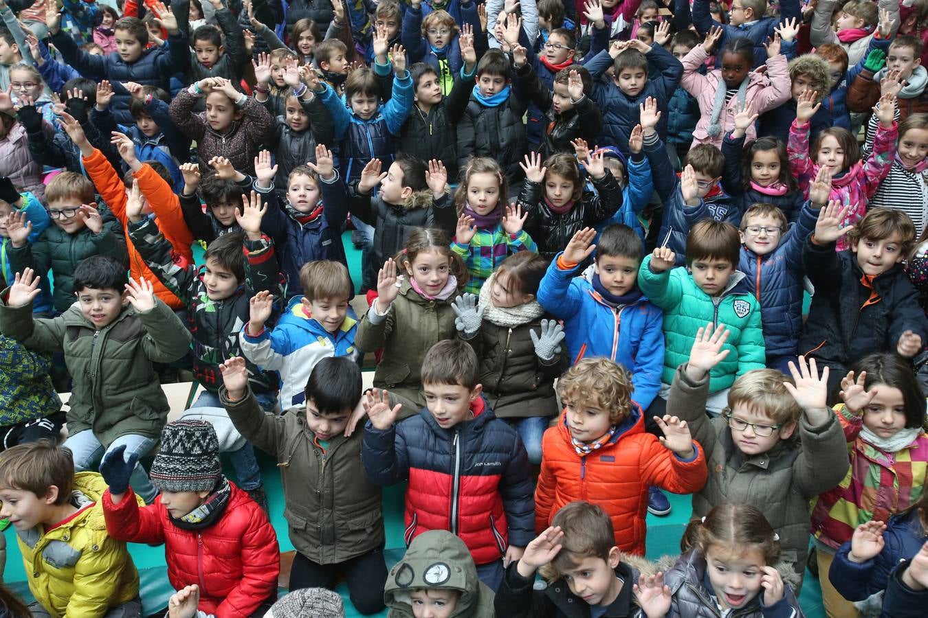 Setecientos alumnos disfrutan en el colegio Las Gaunas de la música de Pablo Sáinz Villegas