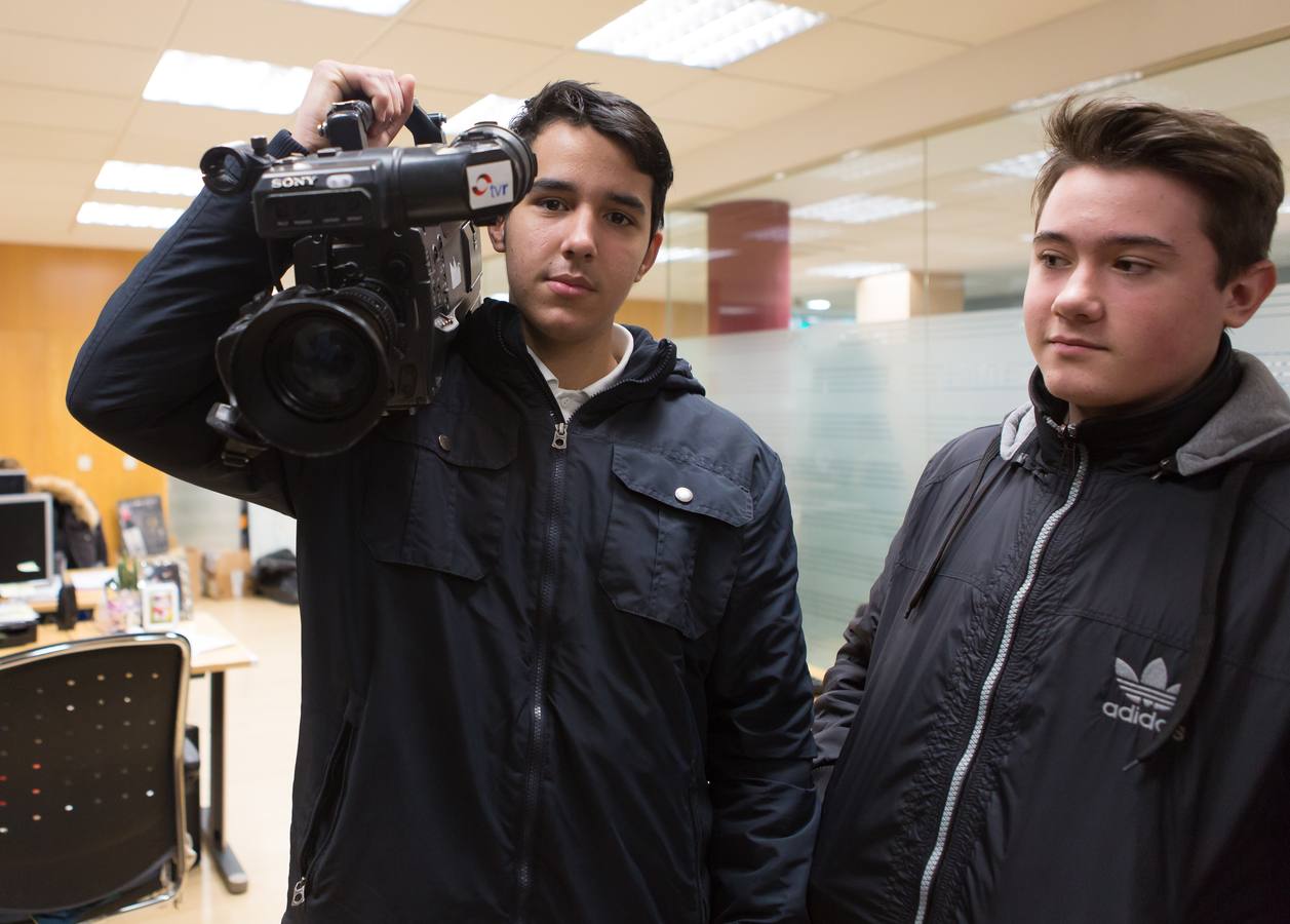 Los alumnos del programa Pmar II del Sagrado Corazón, Jesuitas visitan la multimedia de Diario LA RIOJA