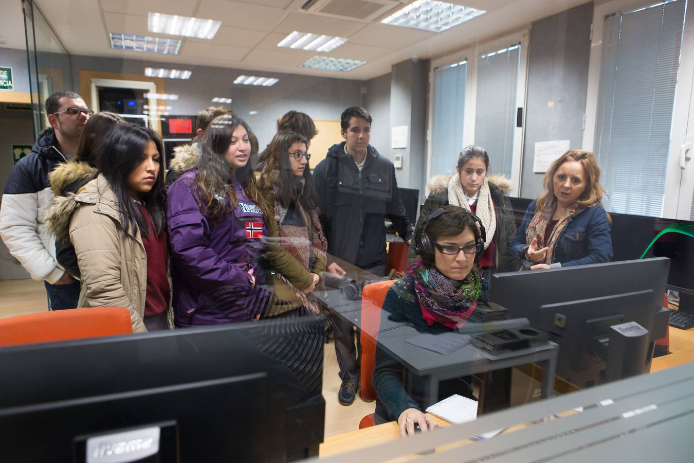 Los alumnos del programa Pmar II del Sagrado Corazón, Jesuitas visitan la multimedia de Diario LA RIOJA