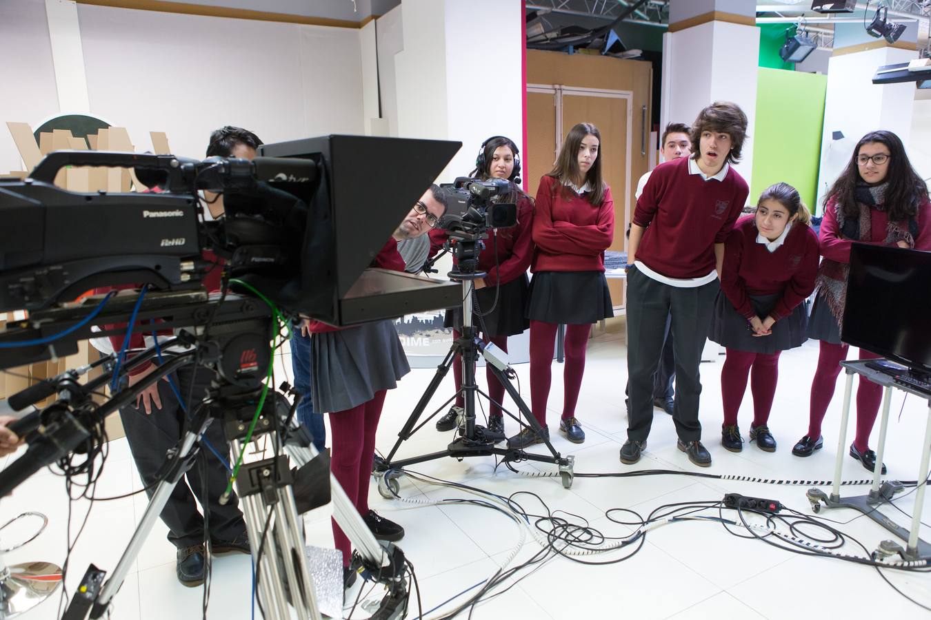 Los alumnos del programa Pmar II del Sagrado Corazón, Jesuitas visitan la multimedia de Diario LA RIOJA