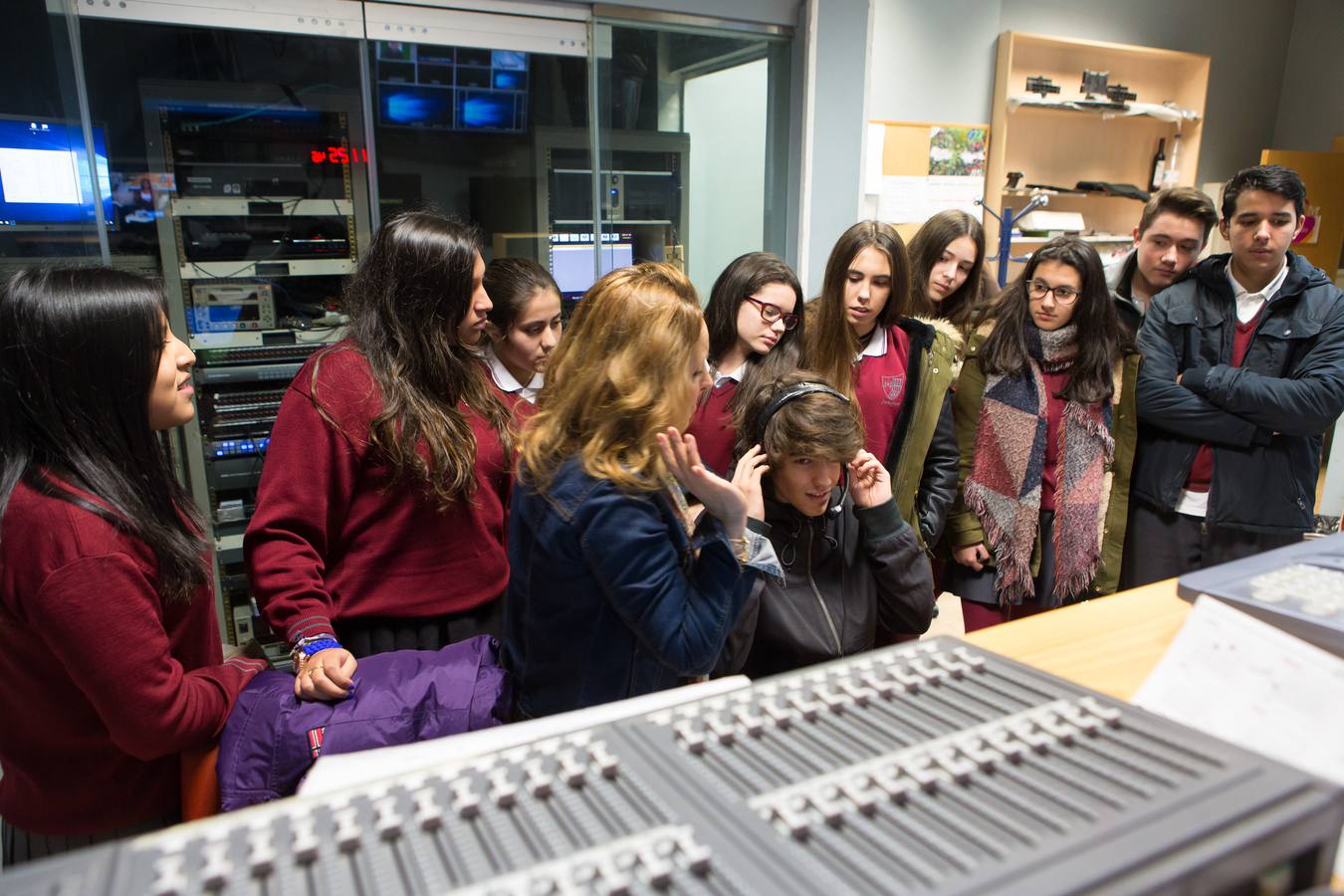 Los alumnos del programa Pmar II del Sagrado Corazón, Jesuitas visitan la multimedia de Diario LA RIOJA