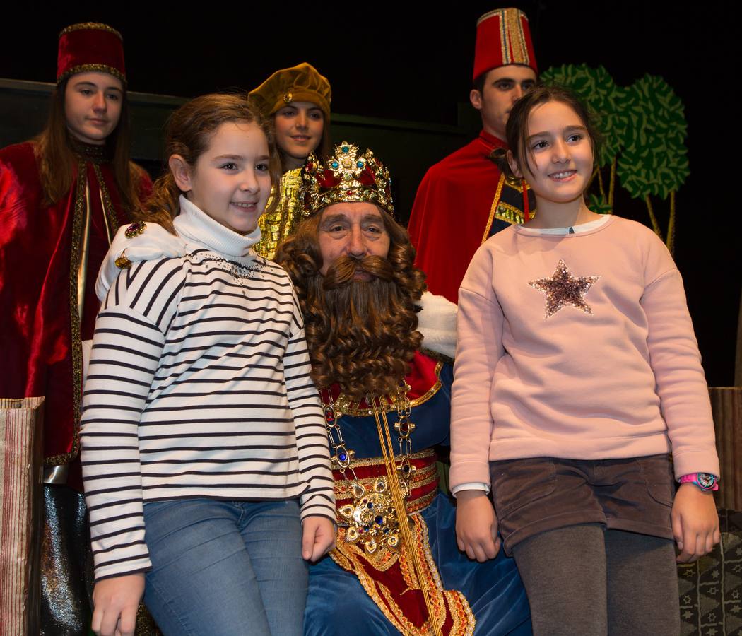 Sonrisas y lloros en la visita de los Reyes al Auditorio