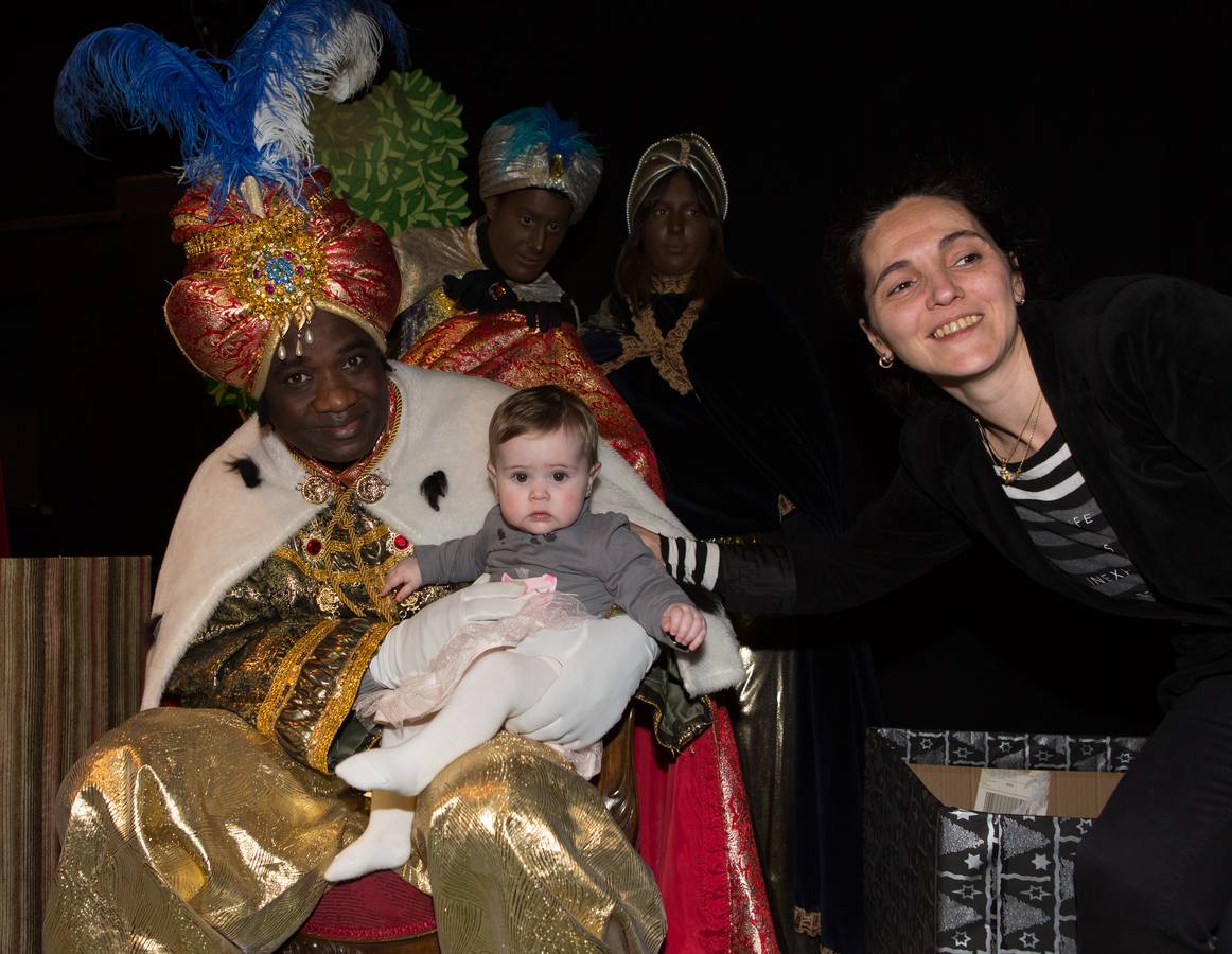 Sonrisas y lloros en la visita de los Reyes al Auditorio