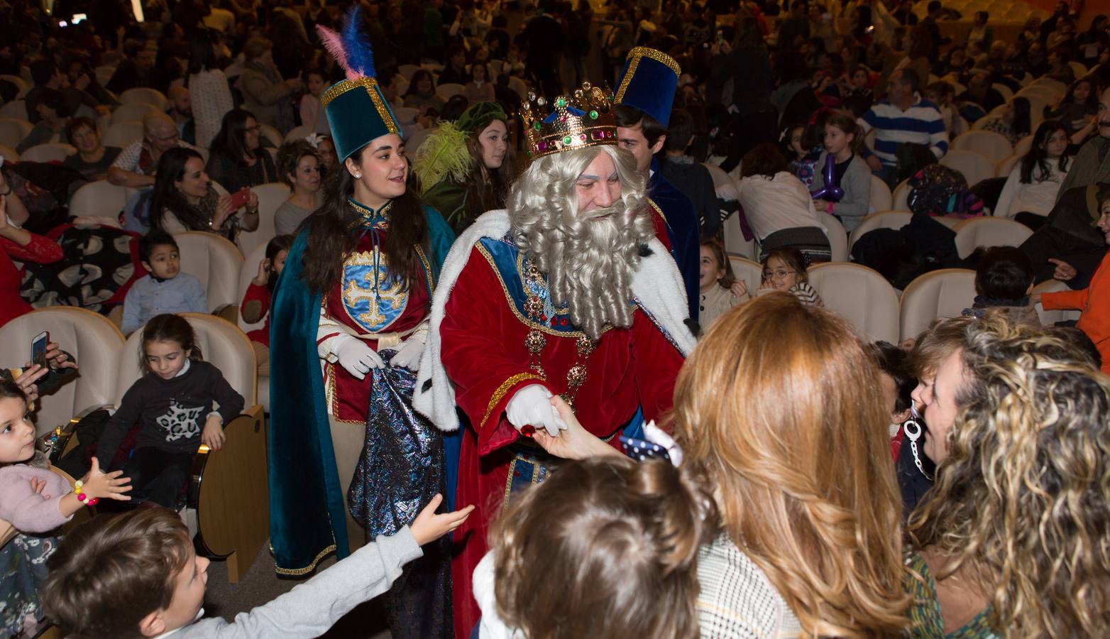 Sonrisas y lloros en la visita de los Reyes al Auditorio