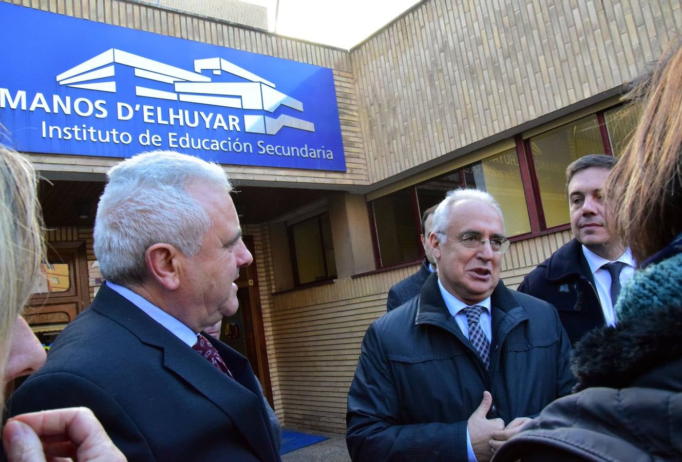 Un recorrido por el IES Hermanos D&#039;Elhuyar tras las obras de mejora en el centro