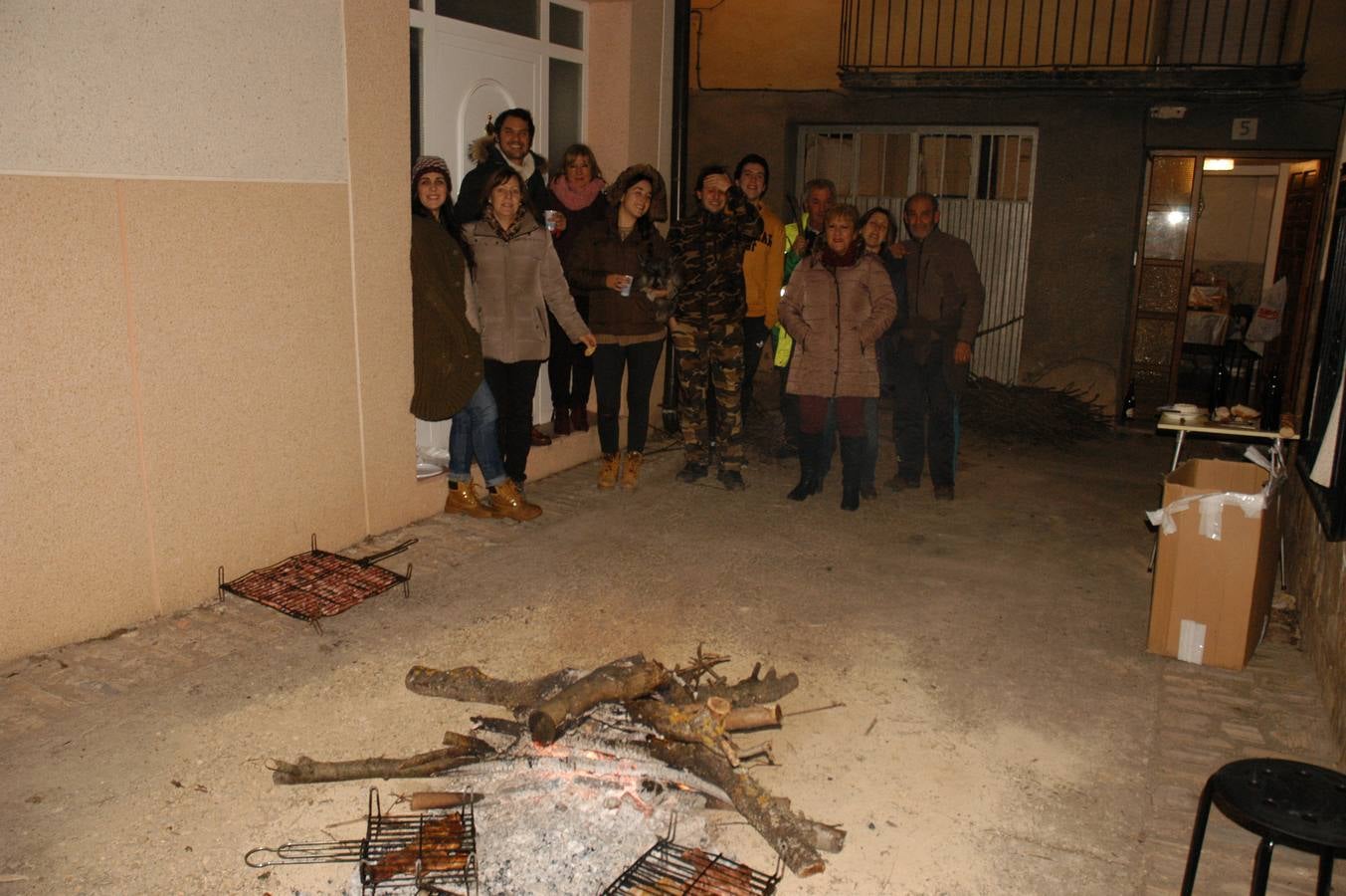 Cervera enciende los tradicionales fuegos de San Antón