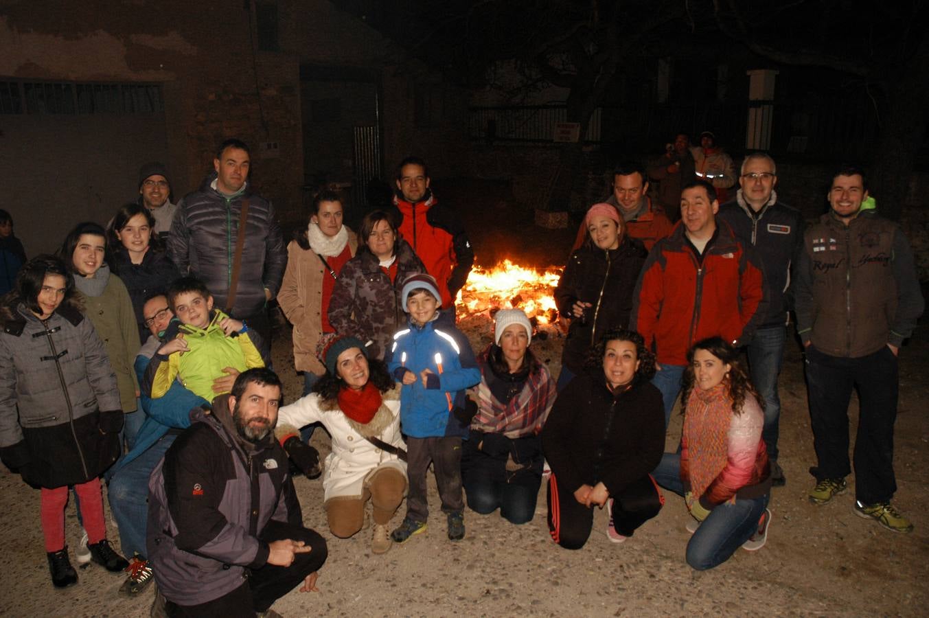 Cervera enciende los tradicionales fuegos de San Antón