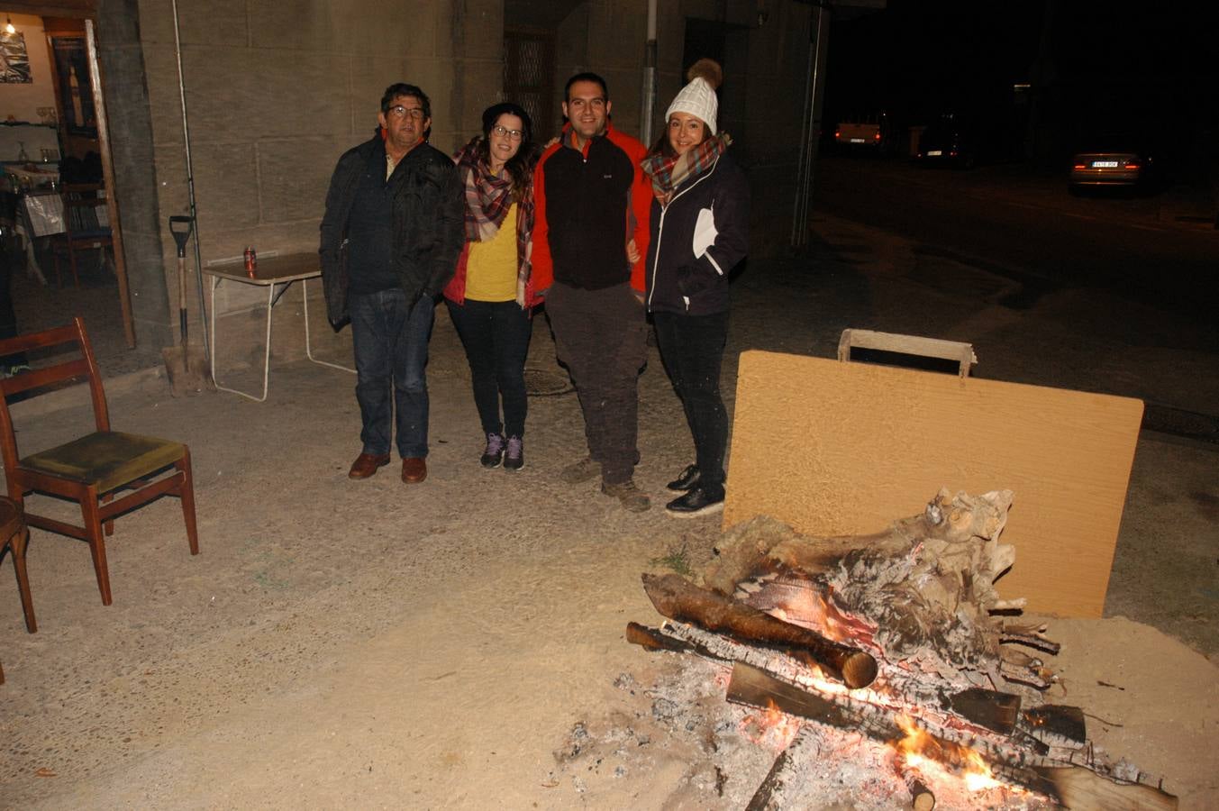 Cervera enciende los tradicionales fuegos de San Antón