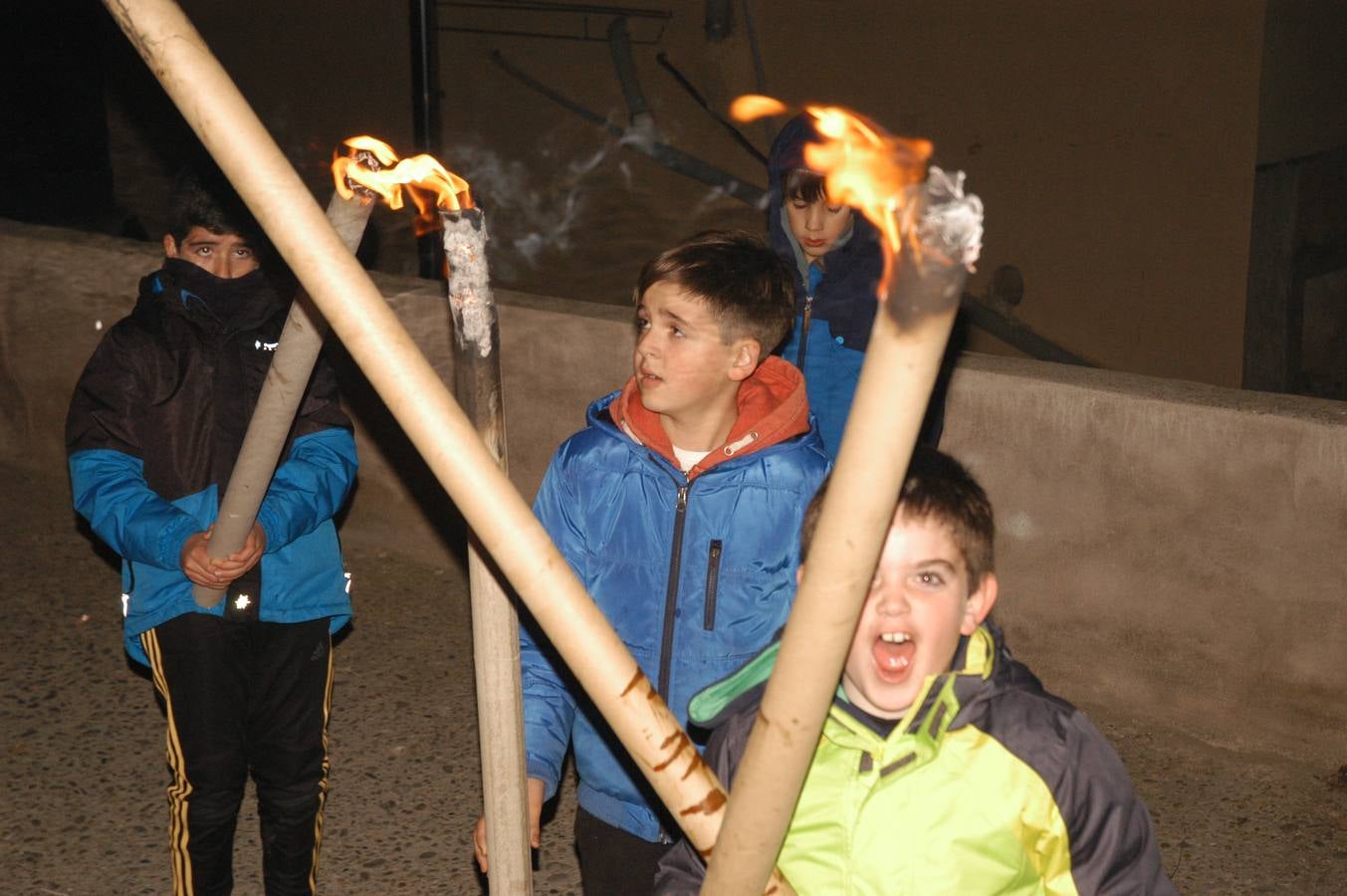 Cervera enciende los tradicionales fuegos de San Antón