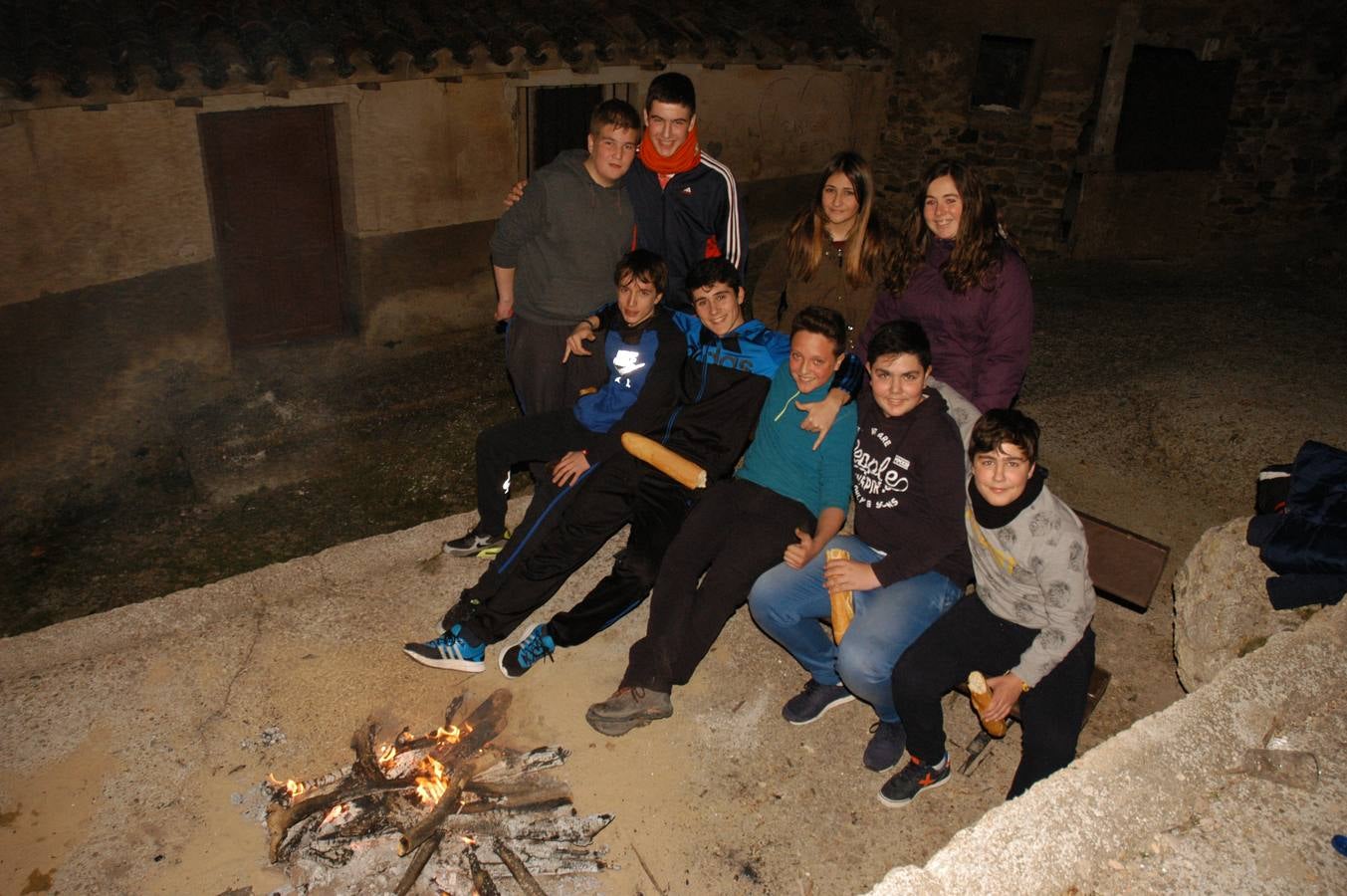 Cervera enciende los tradicionales fuegos de San Antón