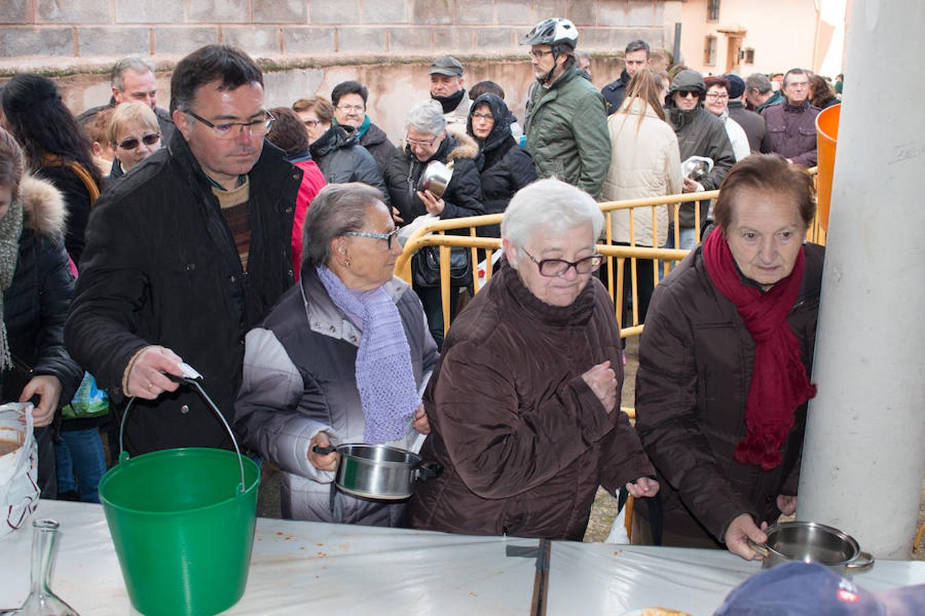 Reparto de habas en Ojacastro