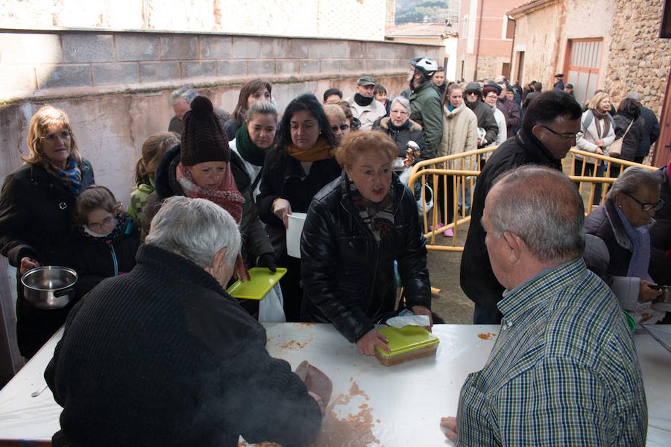 Reparto de habas en Ojacastro
