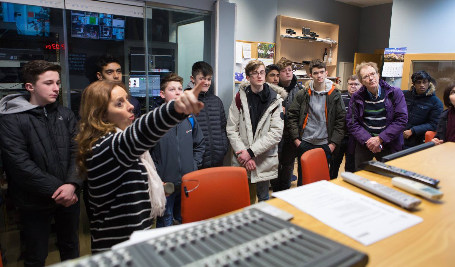 Alumnos del Lancaster Royal Grammar School visitan la multimedia de Diario LA RIOJA