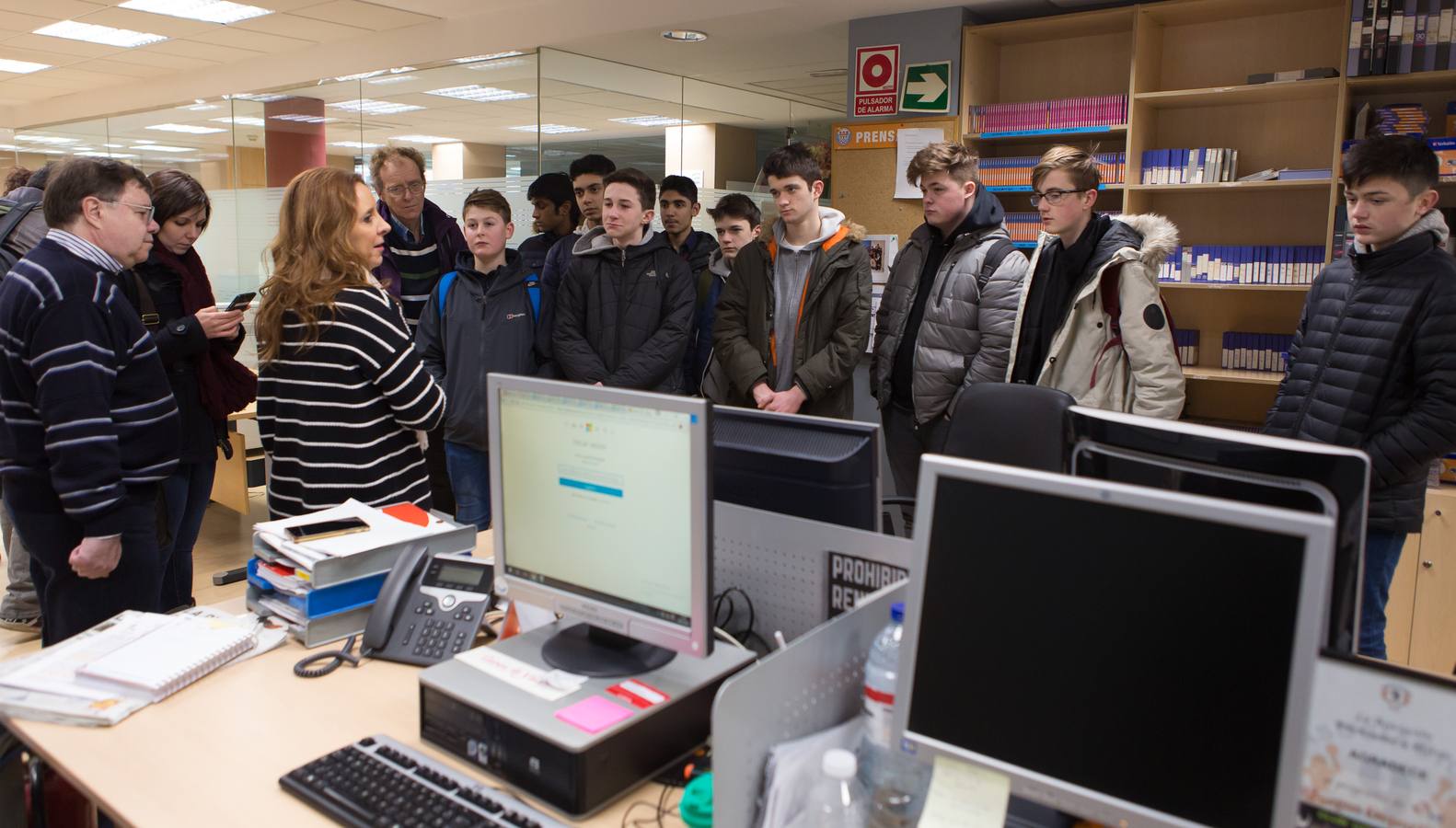 Alumnos del Lancaster Royal Grammar School visitan la multimedia de Diario LA RIOJA