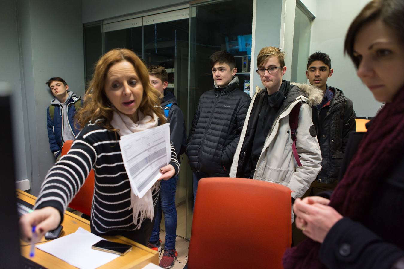 Alumnos del Lancaster Royal Grammar School visitan la multimedia de Diario LA RIOJA