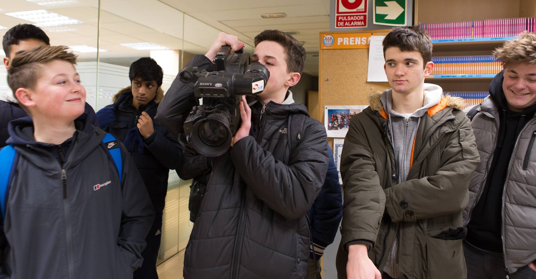 Alumnos del Lancaster Royal Grammar School visitan la multimedia de Diario LA RIOJA