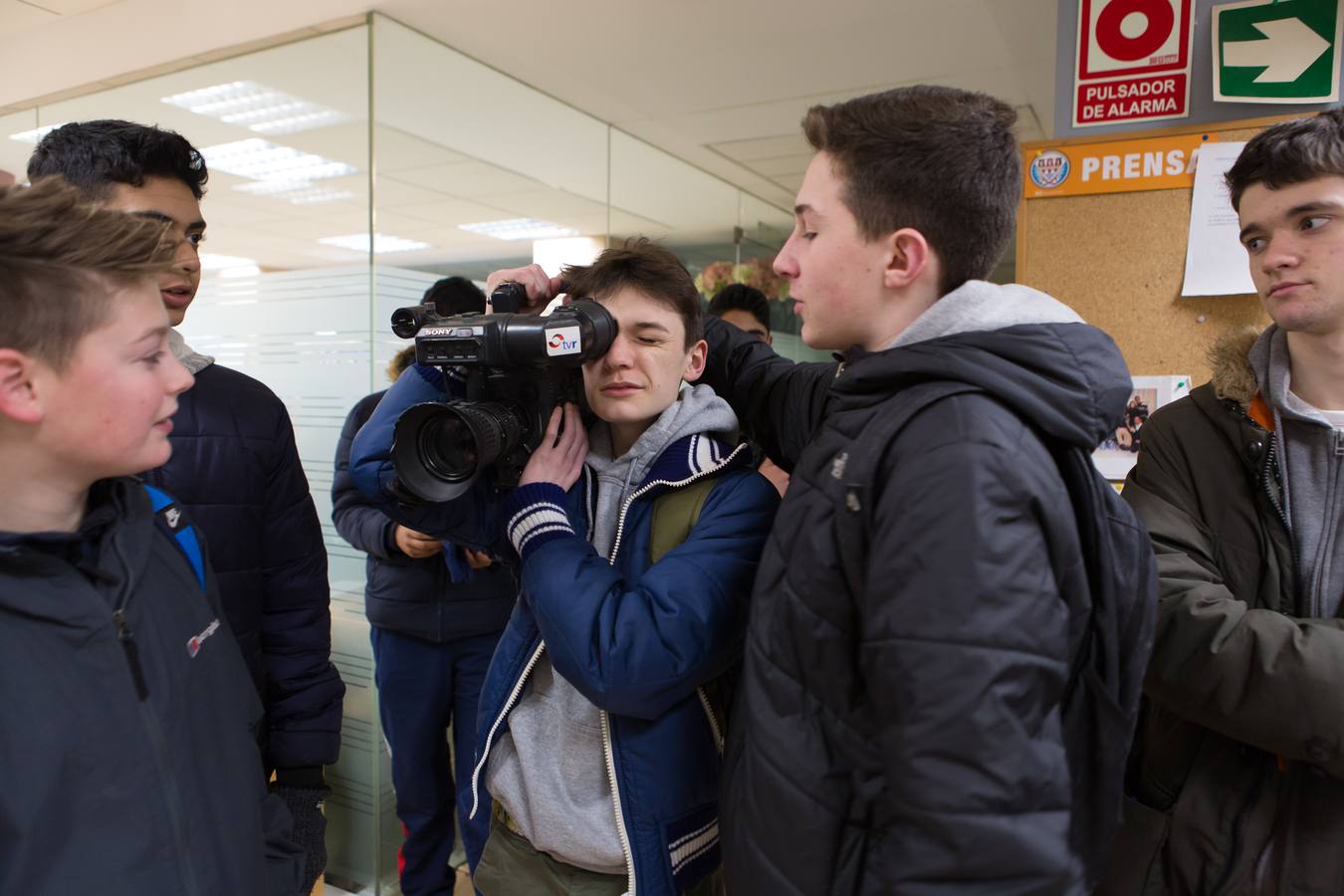 Alumnos del Lancaster Royal Grammar School visitan la multimedia de Diario LA RIOJA