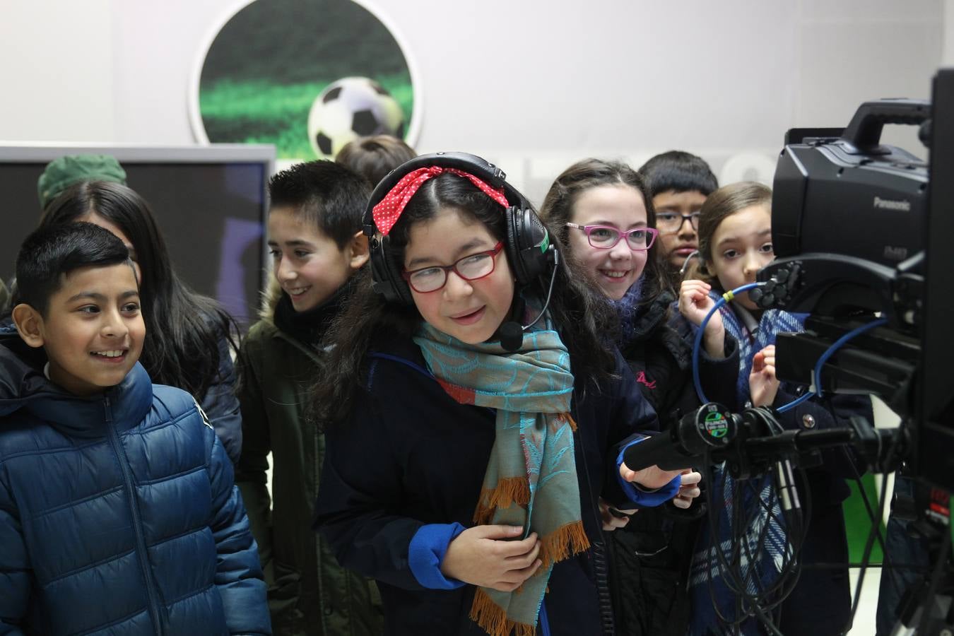 Los alumnos de 5º de Primaria del Colegio logroñés Adoratrices visitan la multimedia de Diario LA RIOJA