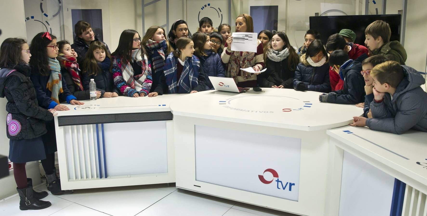 Los alumnos de 5º de Primaria del Colegio logroñés Adoratrices visitan la multimedia de Diario LA RIOJA