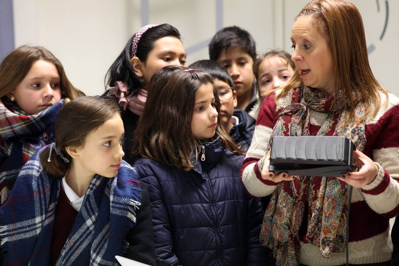 Los alumnos de 5º de Primaria del Colegio logroñés Adoratrices visitan la multimedia de Diario LA RIOJA